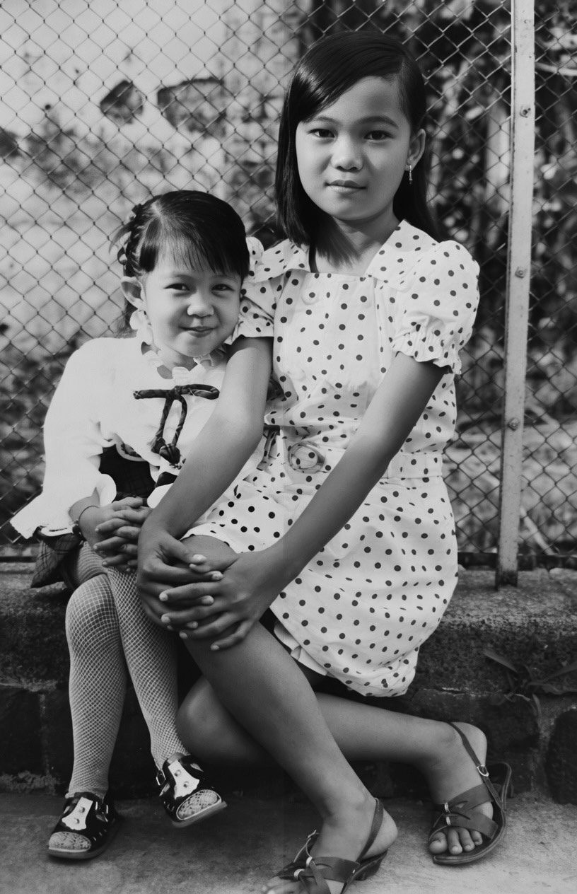 Esther bersama Kevin dalam potret keluarga